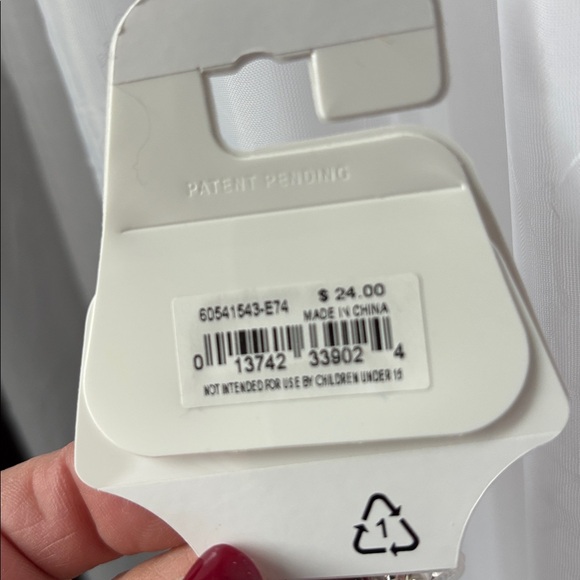 Gloria Vanderbilt Acrylic red circles,brushed silvertone metal circles stretch - Picture 4 of 5